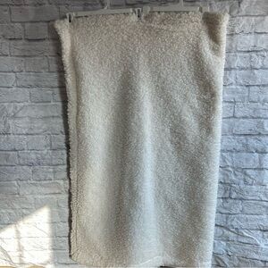 PREOWNED POTTERY BARN IVORY TEXTURED FUZZY BLANKET 50” X 60”